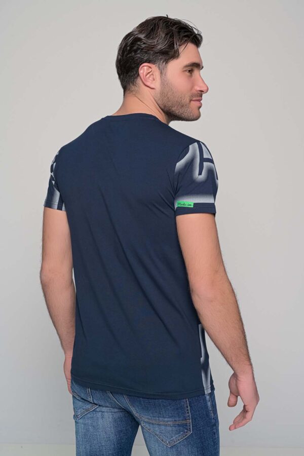 T-shirt με στάμπα και λαιμόκοψη